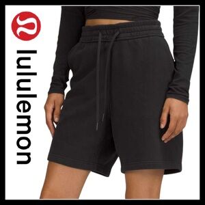Lululemon Women’s Loungeful High-Rise Short 7"
Black Size (12) NEW with Tags